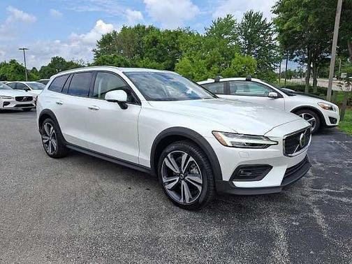 2024 Volvo V60 Cross Country Plus