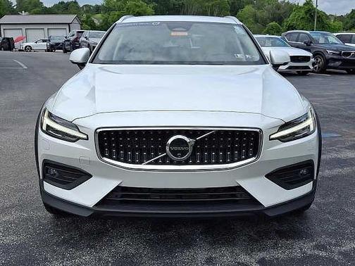 2024 Volvo V60 Cross Country Plus
