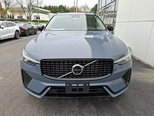2023 Volvo XC60 B5 AWD Plus Dark Theme