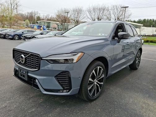 2023 Volvo XC60 B5 AWD Plus Dark Theme
