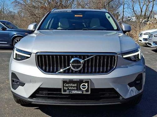 2023 Volvo XC40 Ultimate Bright Theme