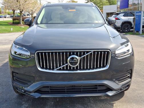 2022 Volvo XC90 T6 AWD Momentum 6-Passenger