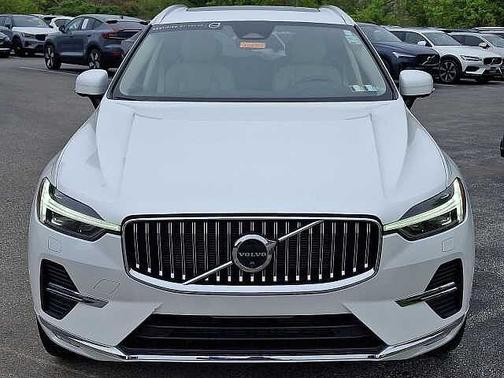 Crystal White 2023 Volvo XC60 Plus