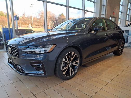 2025 Volvo S60 B5 Plus