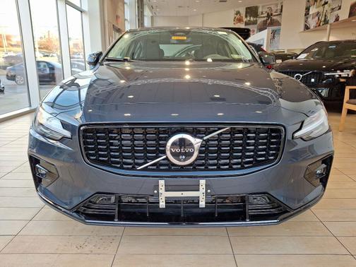 2025 Volvo S60 B5 Plus
