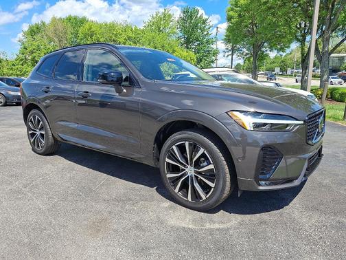 2024 Volvo XC60 B5 AWD Plus Dark Theme