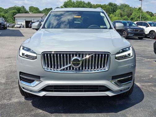 2024 Volvo XC90 B5 AWD Plus Bright Theme 7-Passengers