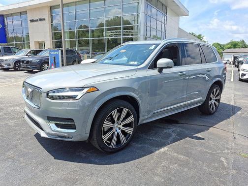 2024 Volvo XC90 B5 AWD Plus Bright Theme 7-Passengers
