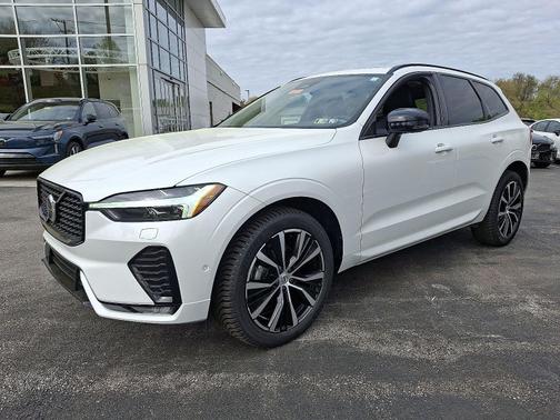 2023 Volvo XC60 B5 AWD Plus Dark Theme