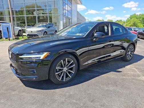 2022 Volvo S60 B5 FWD Momentum
