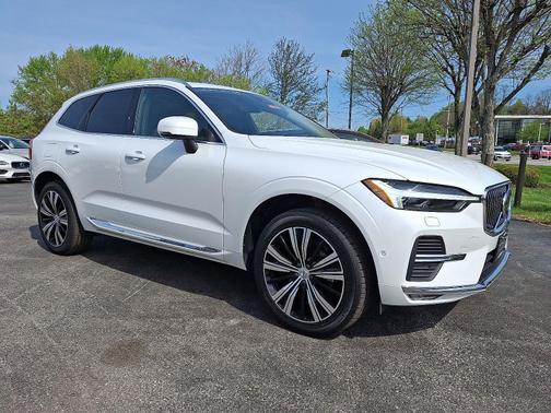2023 Volvo XC60 B5 AWD Plus Bright Theme