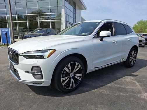 2023 Volvo XC60 B5 AWD Plus Bright Theme
