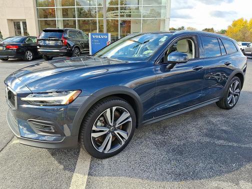 2025 Volvo V60 Cross Country Plus