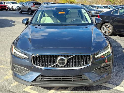 2025 Volvo V60 Cross Country Plus