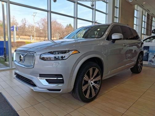 2025 Volvo XC90 Plug-In Hybrid T8 Plus 7-Seater