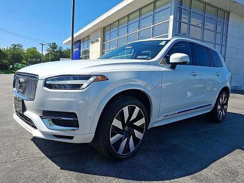 Crystal White 2024 Volvo XC90 Plus