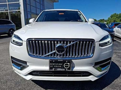 Crystal White 2024 Volvo XC90 Plus