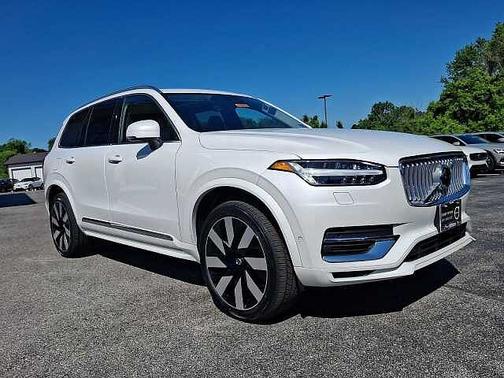 Crystal White 2024 Volvo XC90 Plus