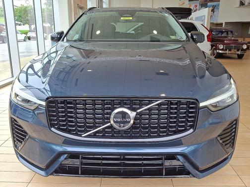 2025 Volvo XC60 Plug-In Hybrid T8 Plus