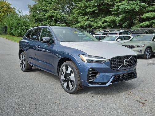 2025 Volvo XC60 Plug-In Hybrid T8 Plus
