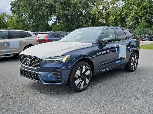 2025 Volvo XC60 Plug-In Hybrid T8 Plus