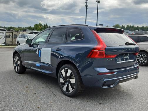 2025 Volvo XC60 Plug-In Hybrid T8 Plus