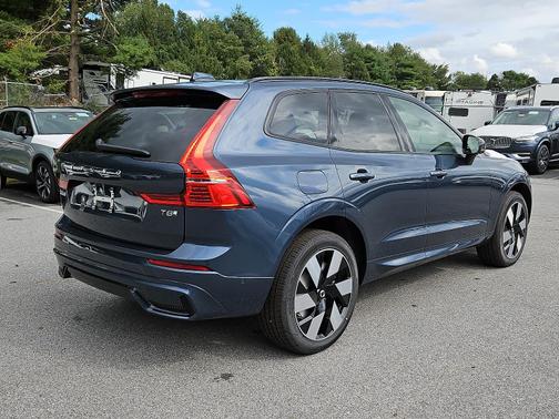 2025 Volvo XC60 Plug-In Hybrid T8 Plus