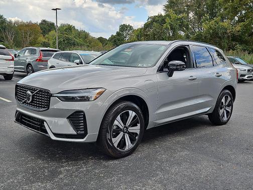 2024 Volvo XC60 Recharge Plug-In Hybrid Core Dark Theme