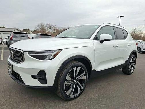 2023 Volvo XC40 Ultimate Bright Theme