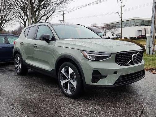 2024 Volvo XC40 Core