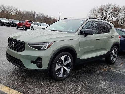 2024 Volvo XC40 Core