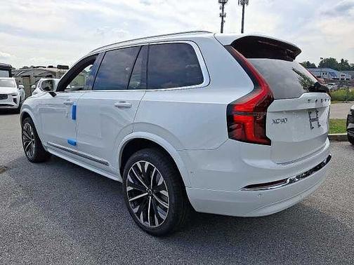 Crystal White 2026 Volvo XC90 Plus