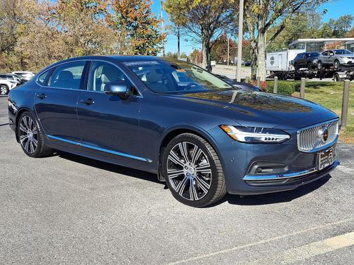 2023 Volvo S90 B6 AWD Plus Bright Theme