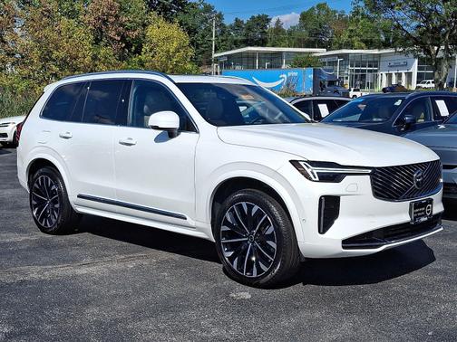 2025 Volvo XC90 B6 AWD Plus 7-Passengers