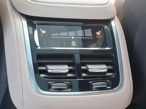2025 Volvo XC90 B6 AWD Plus 7-Passengers
