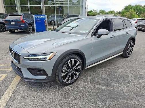 Vapour Grey 2025 Volvo V60 Cross Country Ultra