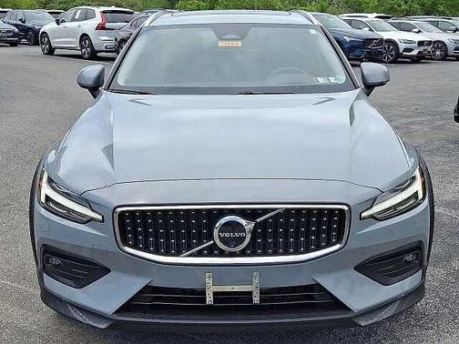 Vapour Grey 2025 Volvo V60 Cross Country Ultra