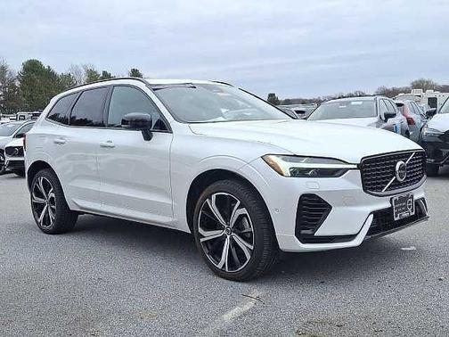 2023 Volvo XC60 Ultimate Dark Theme