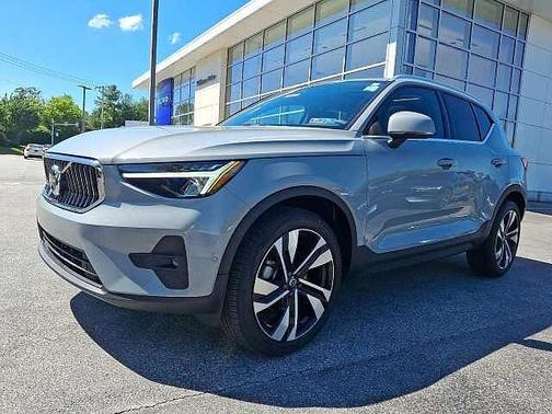Vapour Grey 2024 Volvo XC40 Plus