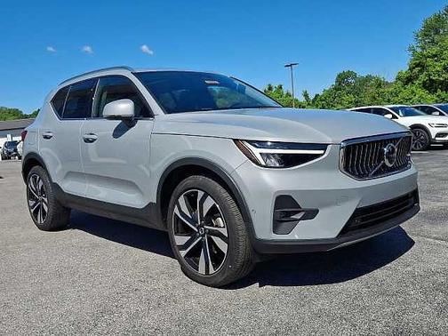 Vapour Grey 2024 Volvo XC40 Plus
