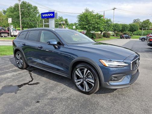 2024 Volvo V60 Cross Country B5 AWD Plus