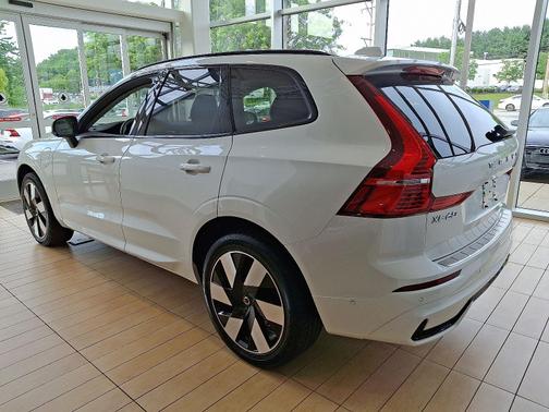 2025 Volvo XC60 Plug-In Hybrid T8 Plus