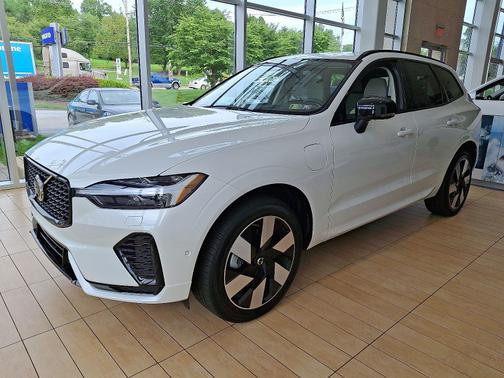 2025 Volvo XC60 Plug-In Hybrid T8 Plus