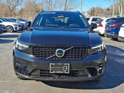 2025 Volvo XC40 Plus