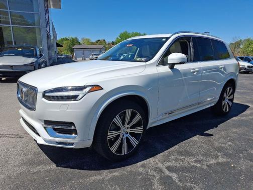 2024 Volvo XC90 B5 AWD Plus Bright Theme 7-Passengers