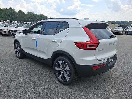 Crystal White 2026 Volvo XC40 Plus