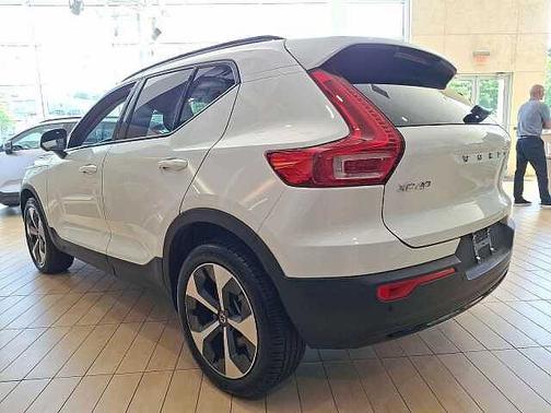 Crystal White 2026 Volvo XC40 Plus