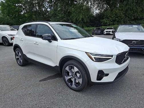 Crystal White 2026 Volvo XC40 Plus
