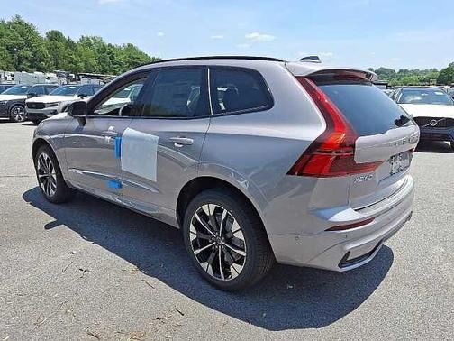 Aurora Silver 2026 Volvo XC60 Plus
