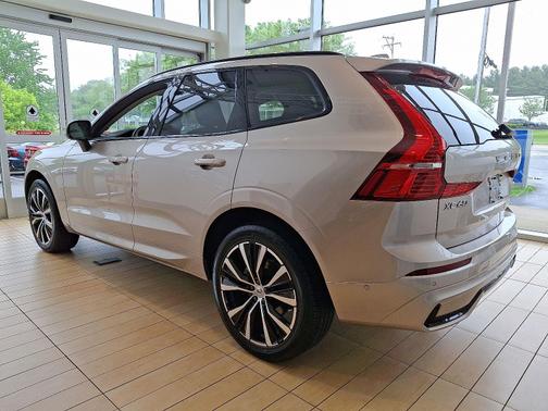 2025 Volvo XC60 B5 Plus